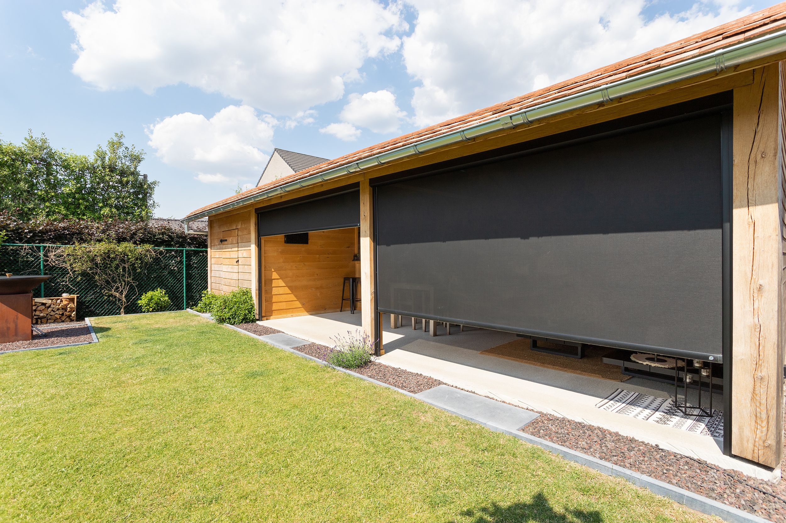 ScreenaMax Zip Screen exterior application